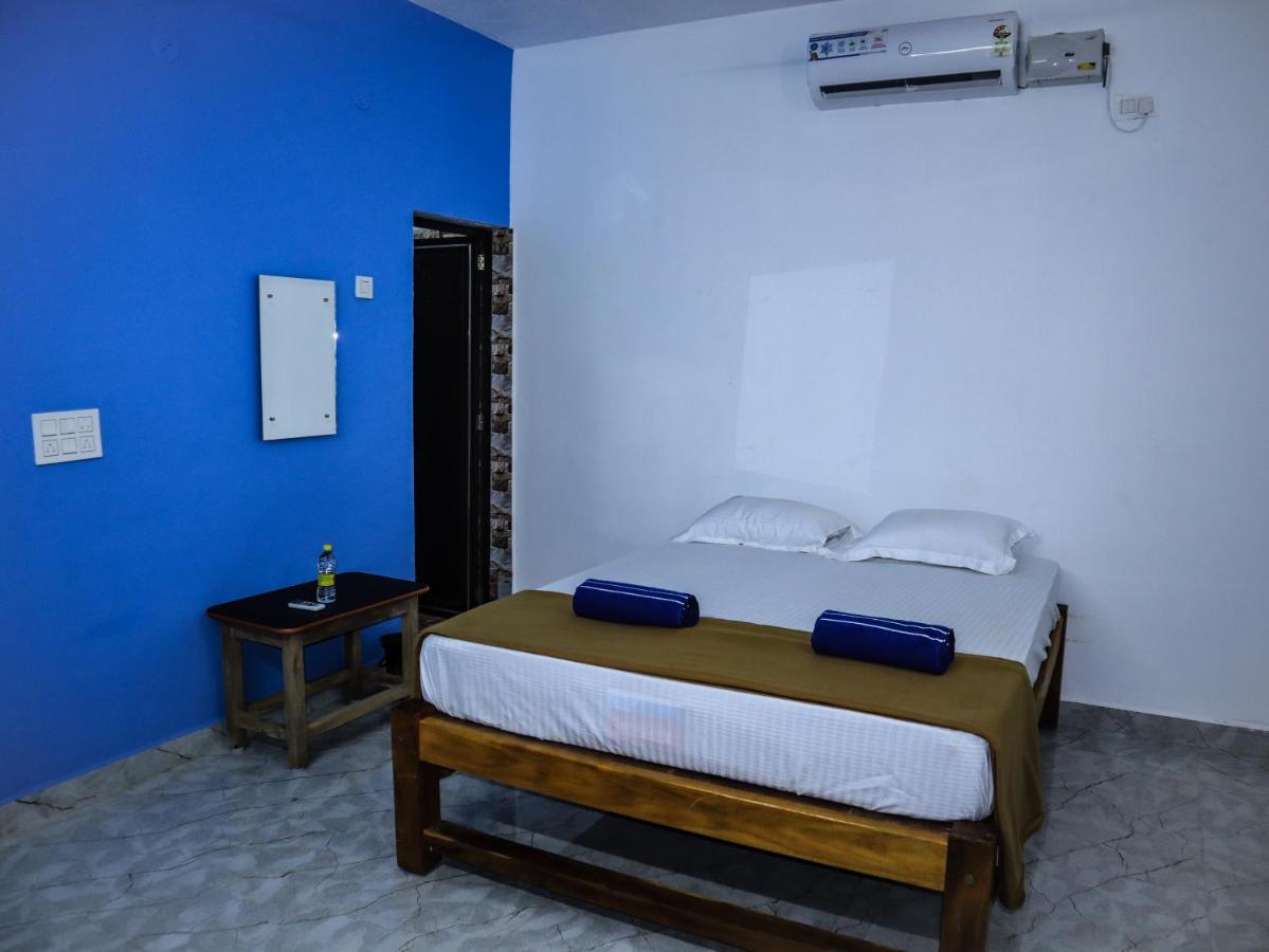 Elmar Hotel Гокарна Екстериор снимка